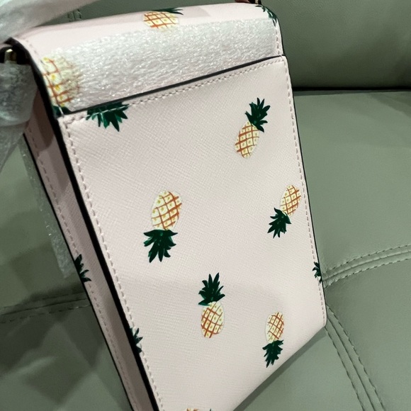 Kate spade ♠️ pineapple North South phone crossbody bag leather NWT purse travel - Picture 3 of 3
